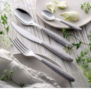 cubiertos rústicos color abedul