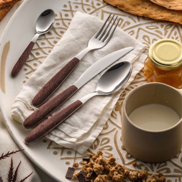 cubiertos rústicos color nogal