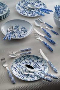 Más detalles en la web de fabrica Cubiertos con vajilla de melamina